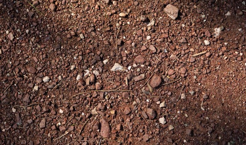 Comment aplanir un terrain bosselé