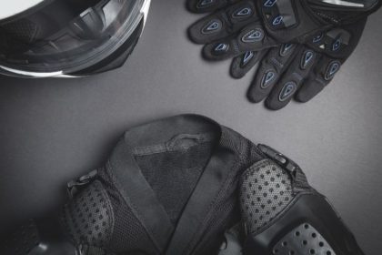 le port des gants est il obligatoire en moto