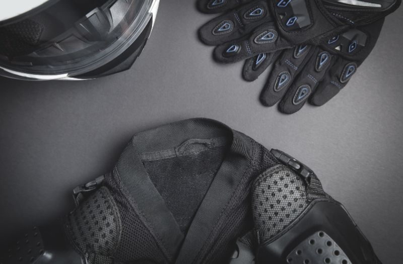 le port des gants est il obligatoire en moto