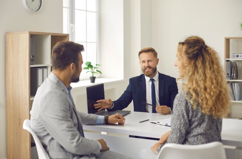 Les avantages de faire appel à un courtier en rachat de crédit