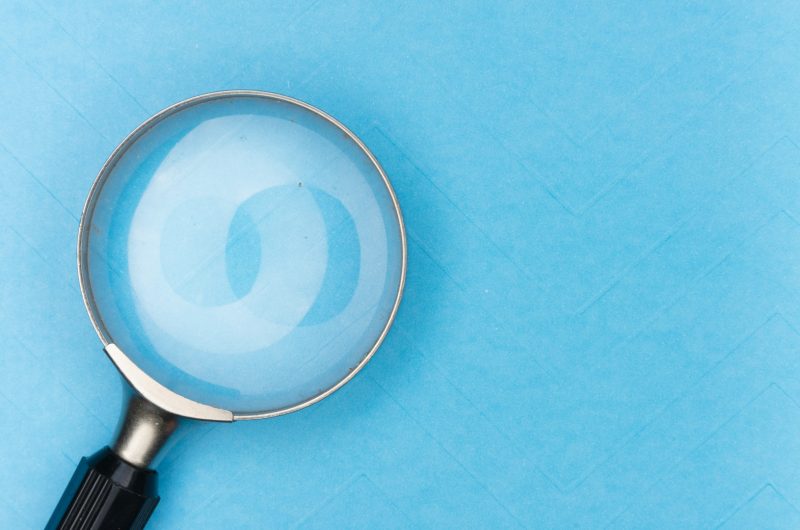 Protégez votre intimité en engageant un détective privé pour repérer les micros et caméras